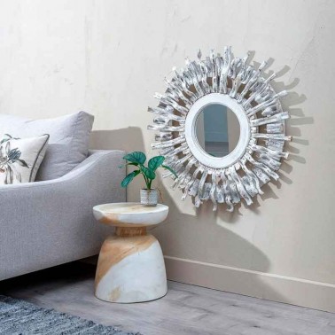 Espejo redondo para pared con un estante fabricado en madera con