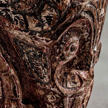 Busto de madera tallada estilo étnico