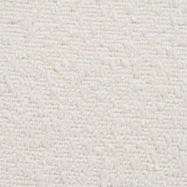 Silla con tapizado de color blanco.