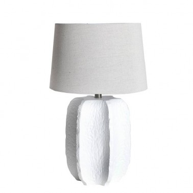 Lámpara de mesa de cerámica blanca estilo ibicenco.