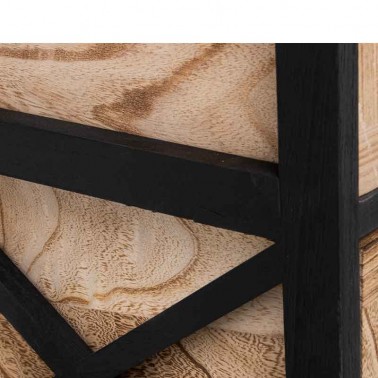 Cómoda de madera, con estructura en negro, y cajones y encimera en color madera natural.