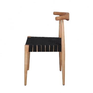 Silla de diseño atemporal, ideal como silla de comedor y sala de reuniones.