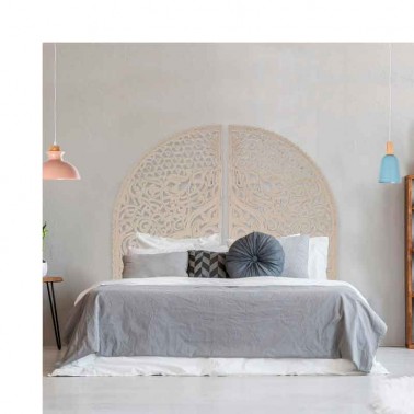 Cabecero ideal para cama de matrimonio, en color blanco roto con efecto rozado.