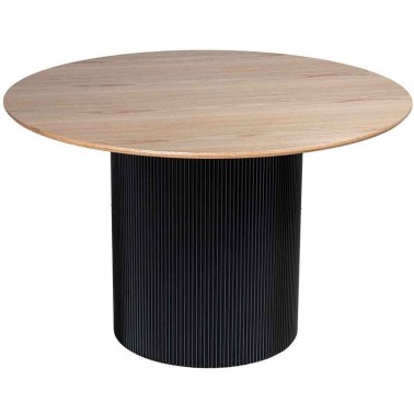 Mesa comedor redonda sobre color roble, base color negro.